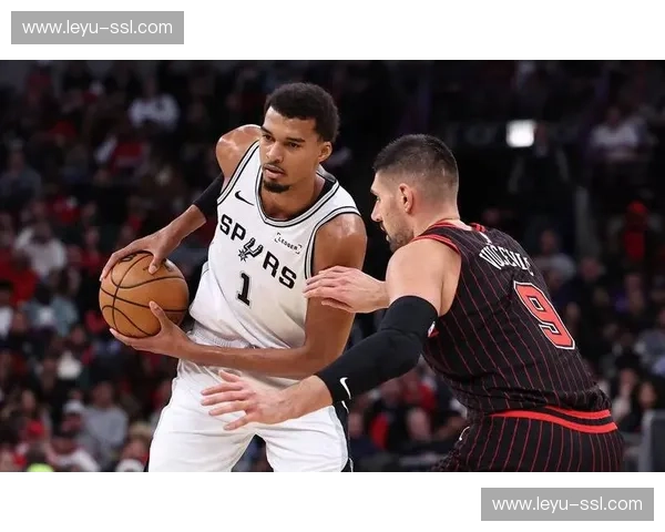 马刺进攻体系解析：文班亚马内线统治与团队传导