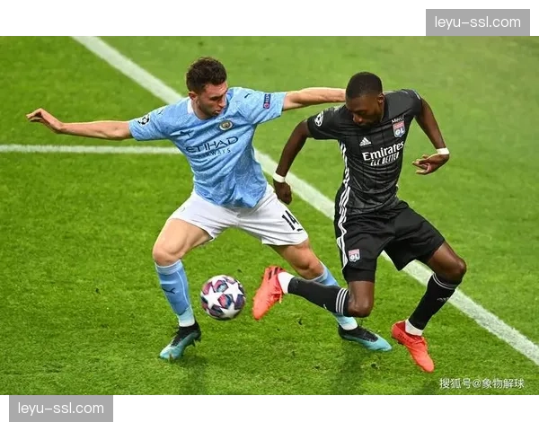 里昂中场核心接受专访,详述主帅如何通过视频分析会议调整压迫触发时机